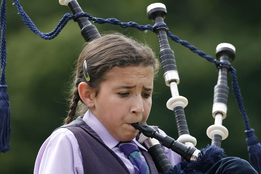 woman playing wind instrment, Girl, Bagpipes, Bag Pipe, effort, HD wallpaper
