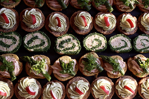 cupcake lot display, chunks, reception, bozen, catering, salmon HD wallpaper