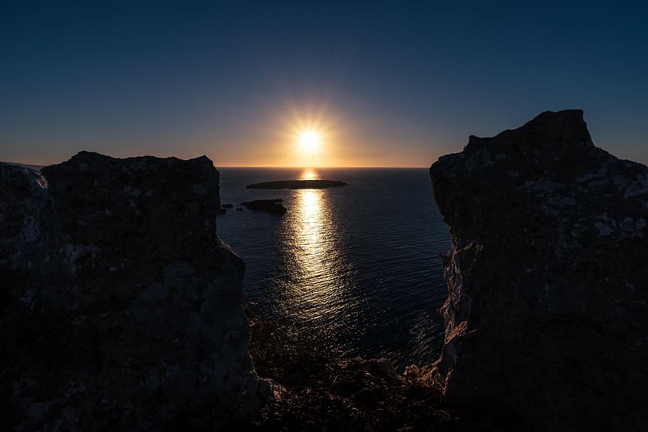 sunset over horizon, ocean, sea, water, wave, nature, coast HD wallpaper