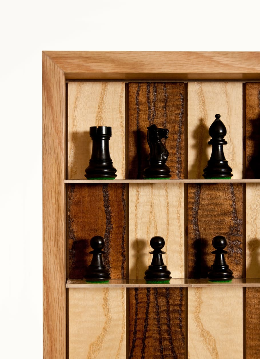 chess, oak frame, black chess pieces, wood - Material, leisure games HD wallpaper
