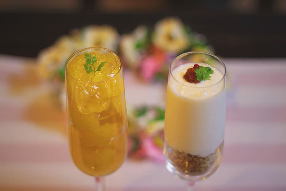 selective focus photography of two glassful of jelly deserts HD wallpaper