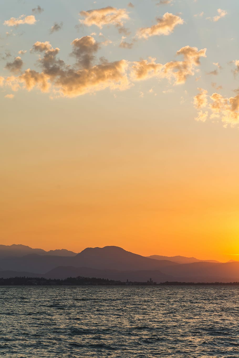 body of water infront of mountain during sunset, body of water during sunset HD wallpaper