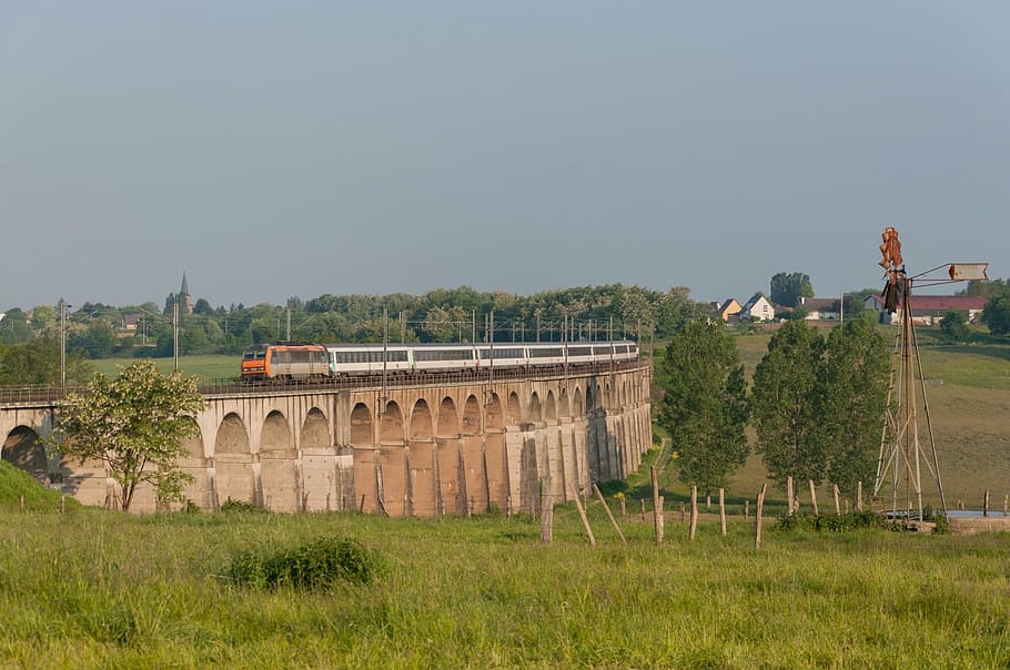 train, sybic, bb26000, night train, viaduct, plant, architecture HD wallpaper