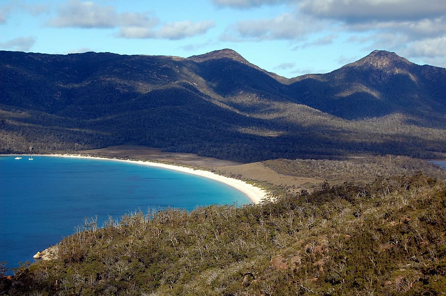 wineglass bay, tasmania, australia, beach, empty, mountains, HD wallpaper