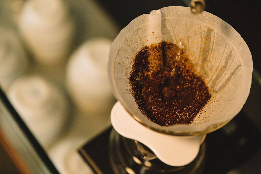 close-up photography of brown coffee powder on beige strainer HD wallpaper