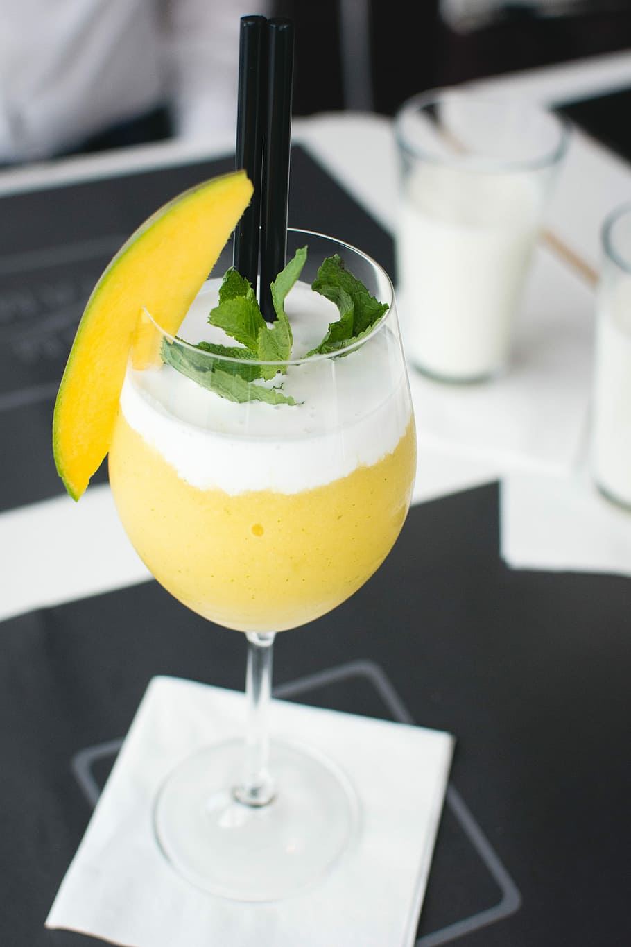 Frozen mango drink in a restaurant, cocktail, fruit, juice, freshness HD wallpaper