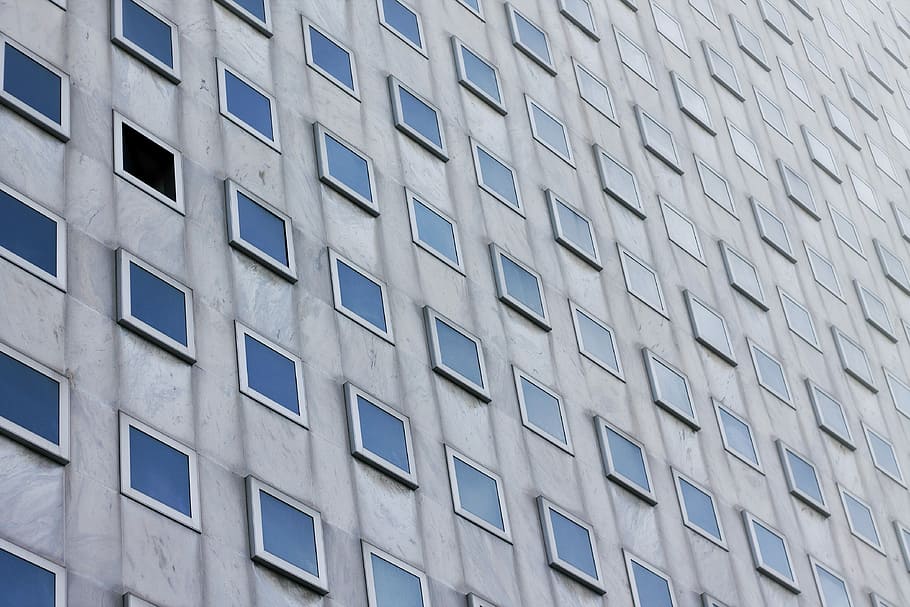 photo of gray concrete building with clear glass windows at daytime, white concrete building HD wallpaper
