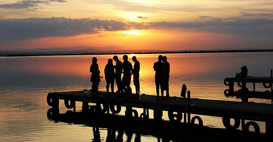 seven silhouette of person on sea dock at sunset, albufera, valence, HD wallpaper