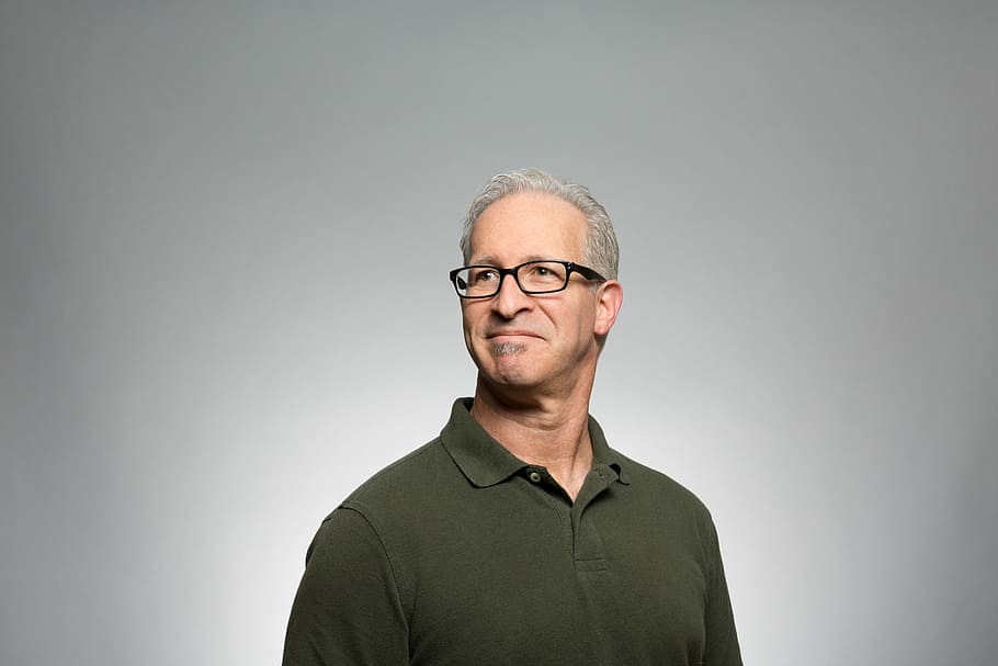 man wearing green polo shirt, man wearing eyeglasses smiling HD wallpaper