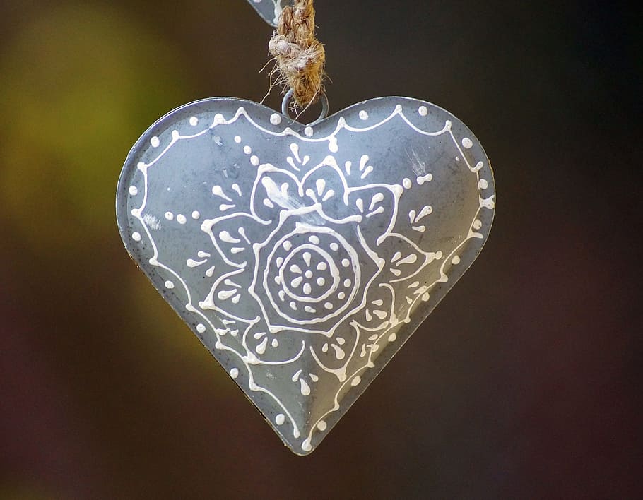 gray and white floral heart pendant, object, macro, crafts HD wallpaper