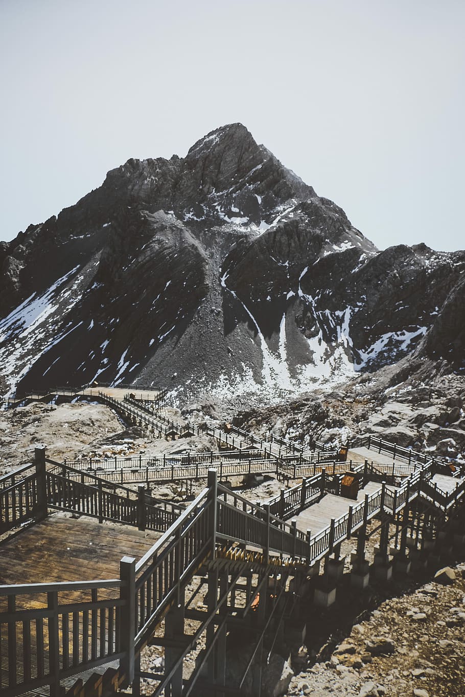 Yulong Snow Mountain, Lijiang, bridge heading mountain under clear sky HD wallpaper