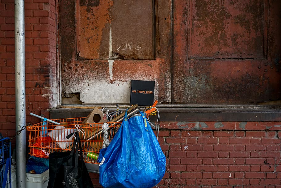 blue bag hanging on orange grocery cart near bricked wall, blue plastic pack, HD wallpaper