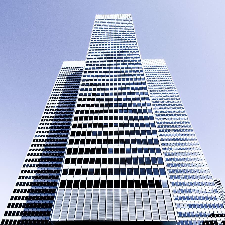 A tall white skyscraper on a bright day in Montreal, white concrete building HD wallpaper
