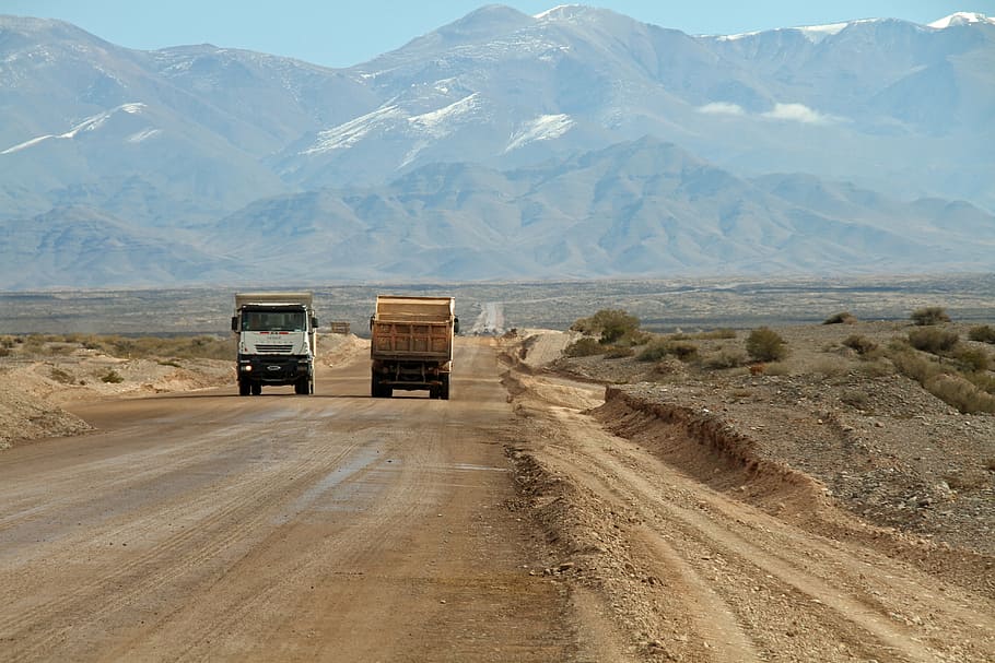 dirt road, trucks, mountains, heavy, machine, track, travel, HD wallpaper