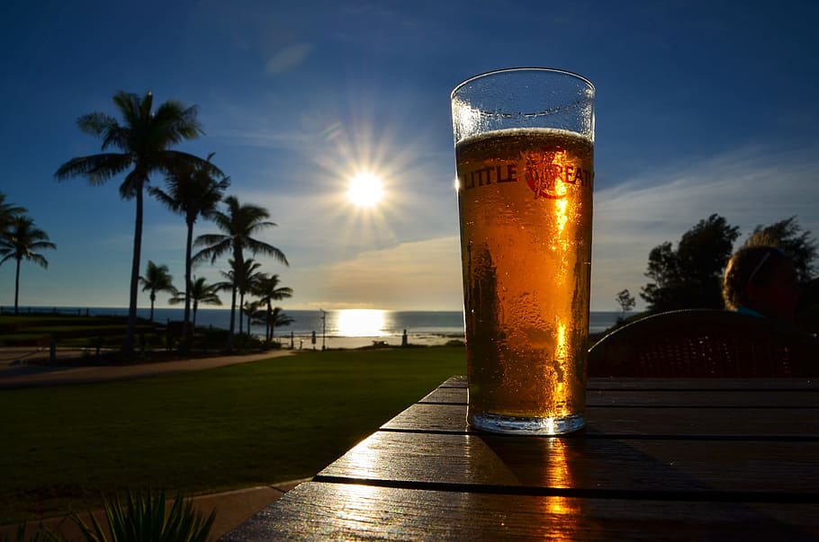 glass of beer on wall fronting sun, Sunset, Sunlight, Thirst, HD wallpaper