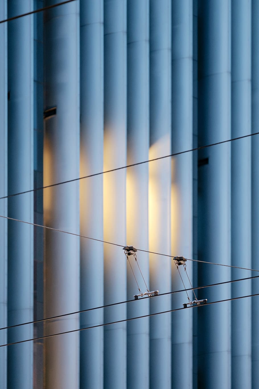 photo of gray blinds, white concrete building, architecture, facade HD wallpaper