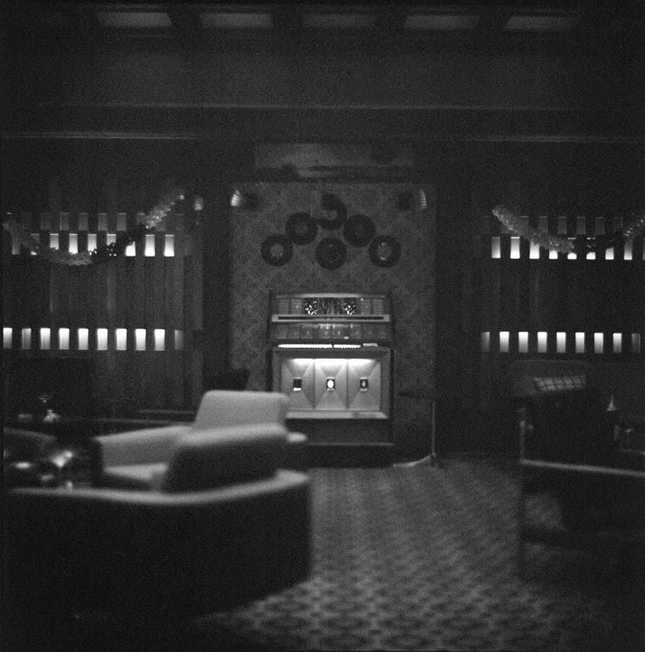 grayscale photo of chairs and fireplace, grayscale photography of room HD wallpaper