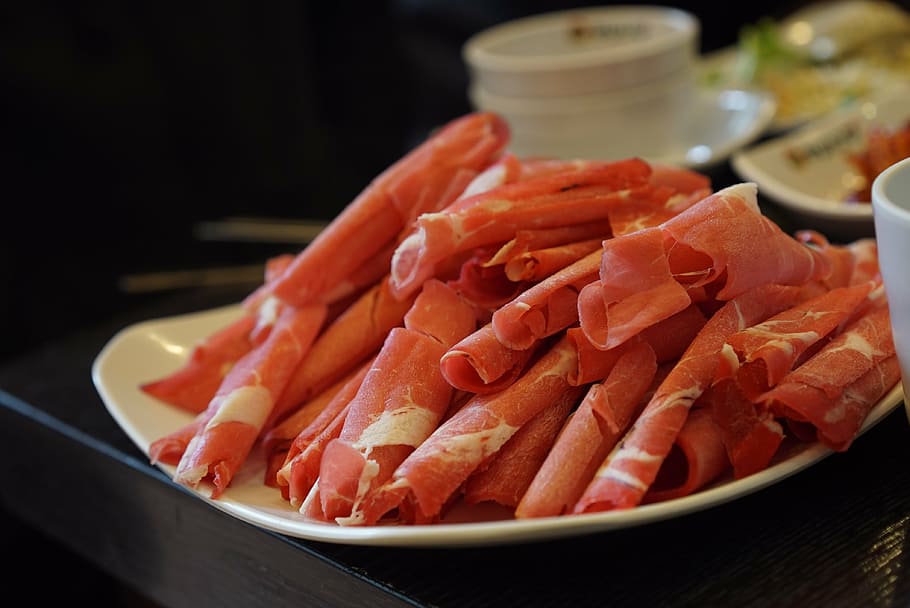 slice raw meat in plate, shabu-shabu, food and drink, freshness HD wallpaper