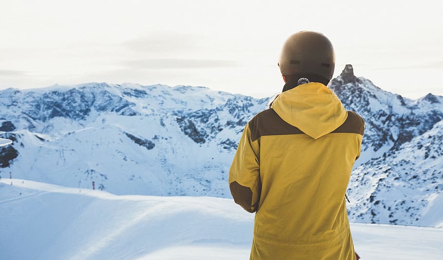 man facing snow covered mountain, man over viewing snowy mountain during daytime HD wallpaper
