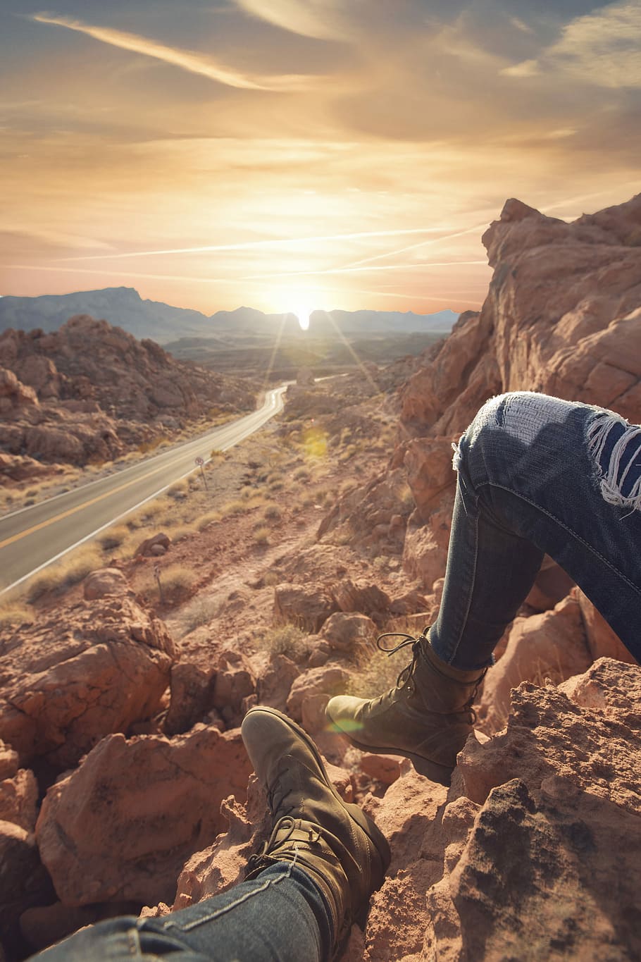 person sitting on rock formation cliff, person on top of cliff near road HD wallpaper