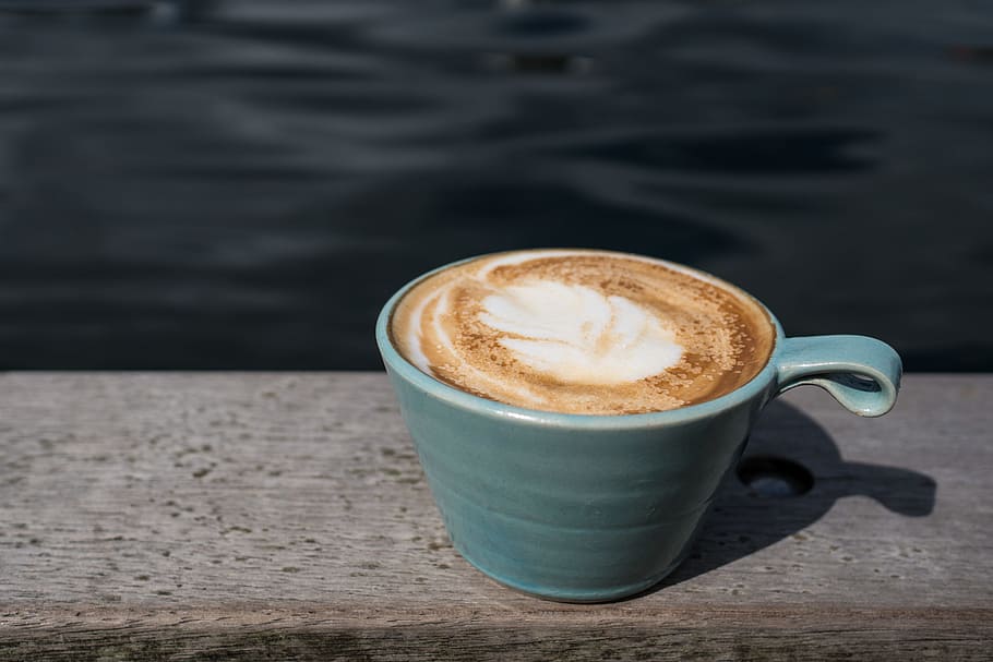 coffee latte in mug, blue ceramic mug filled with coffee latte HD wallpaper