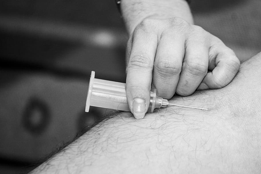 grayscale photo of person holding syringe, grayscale photo of syringe needle near human skin, HD wallpaper