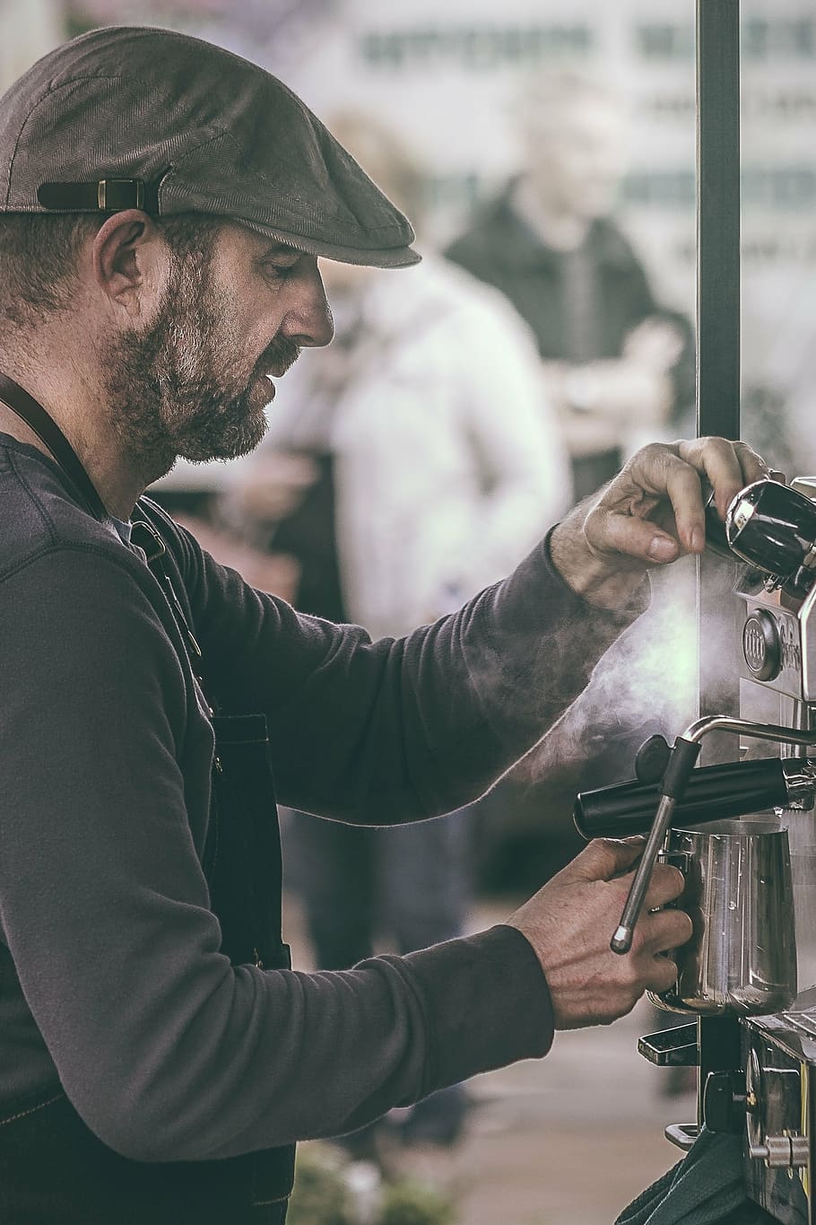 man doing foaming milk, people, worker, bartender, coffeemaker HD wallpaper