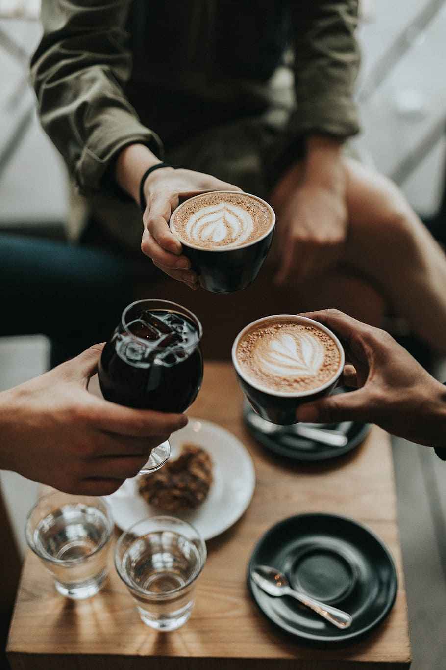 three person holding mug and glass with beverage inside, two person holding cafe latte HD wallpaper