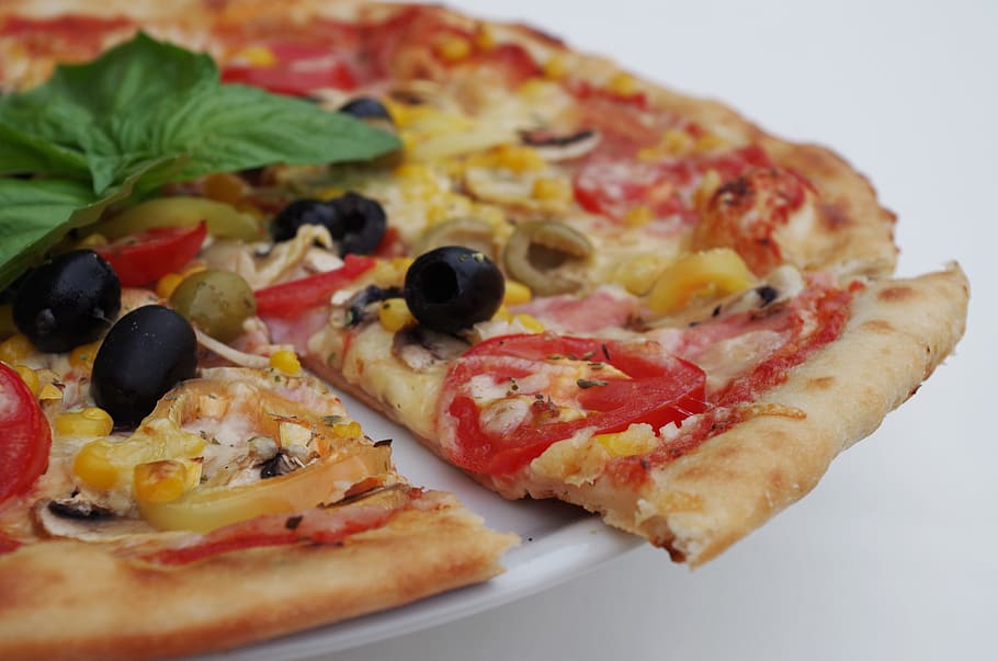 one slice of whole pizza, basil, olives, meal, odkrojená, cheese HD wallpaper