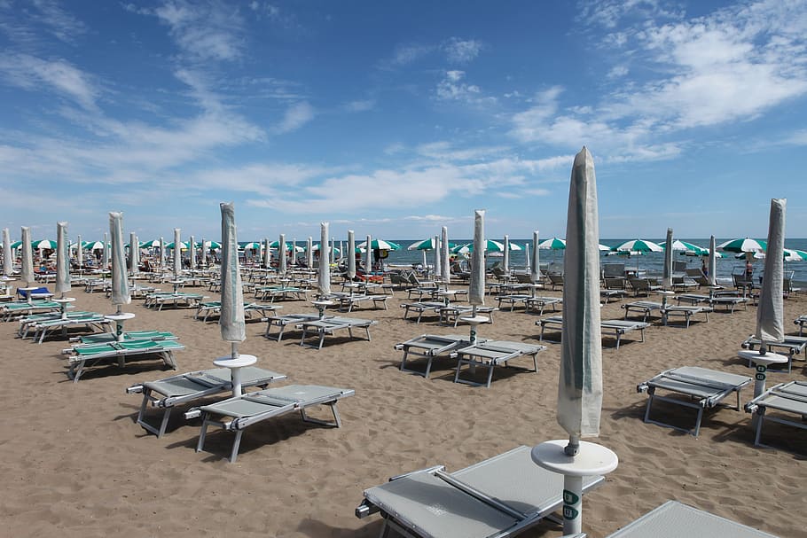 beach, sea, holidays, sky, cloud - sky, chair, in a row, land HD wallpaper