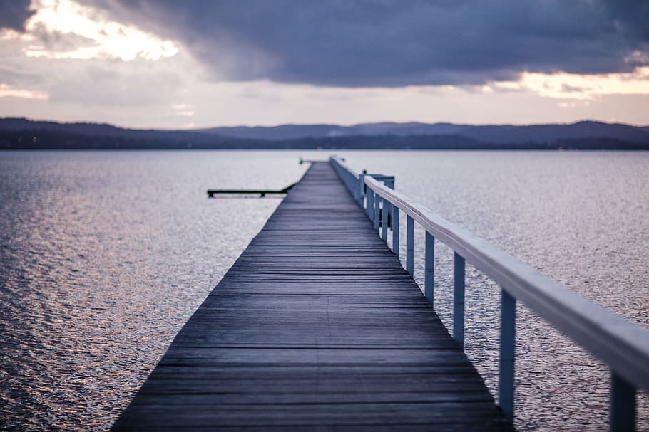 gray boardwalk under cloudy sky, brown wooden boats dock, pathway HD wallpaper