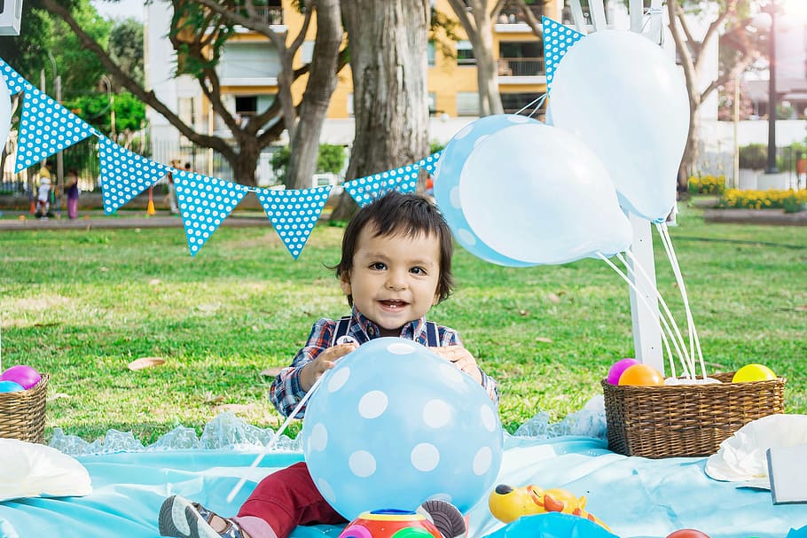 bebe, ball, child, park, happy, baby, creature, love, balloon HD wallpaper
