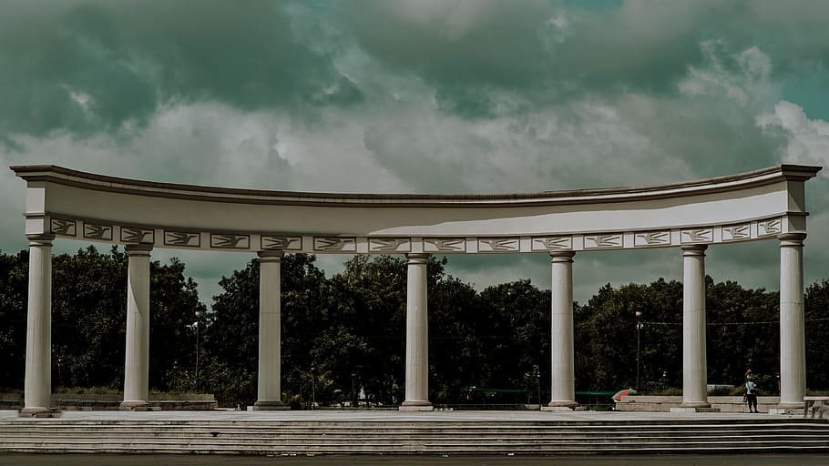 White Column, ancient, architecture, classic, clouds, columns HD wallpaper
