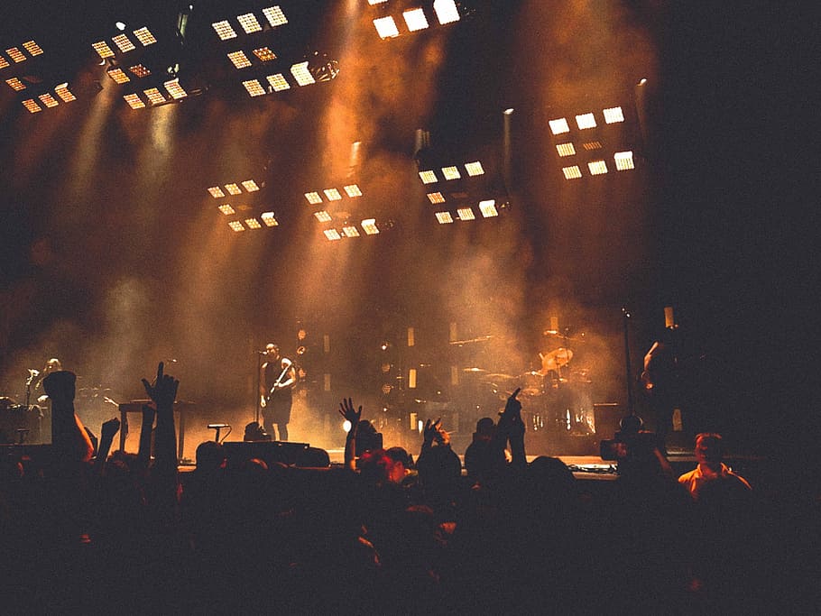 Group of band playing a song during night time, people, smoke - Physical Structure HD wallpaper