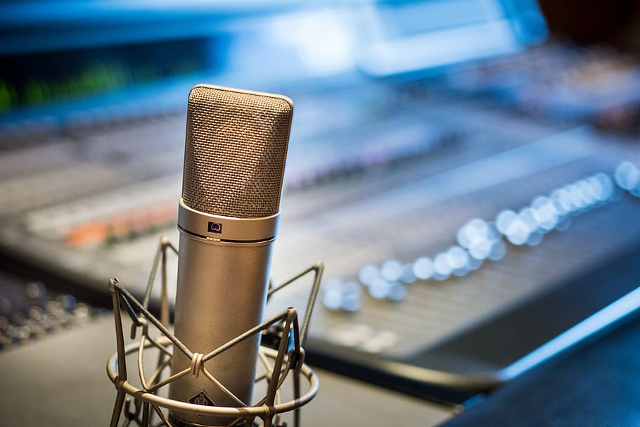 silver microphone near audio mixer, selective focus photography of condenser microphone near mixing console, HD wallpaper