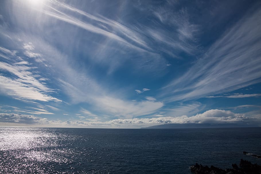 ocean under white and blue sky, sea, sun, clouds, mirroring HD wallpaper