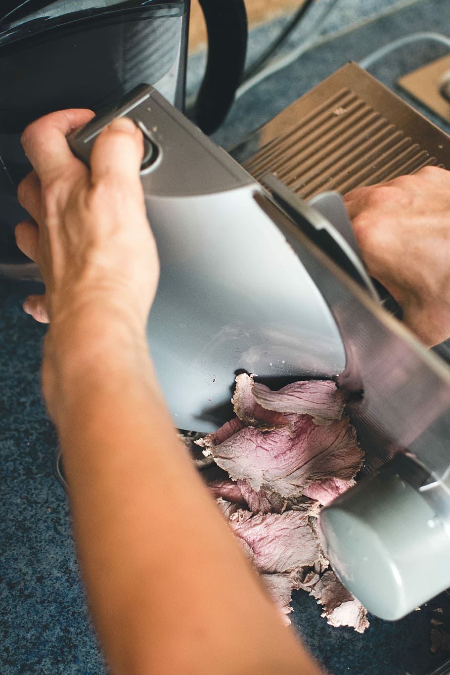 Cutting roastbeef, meat, process, food, human Hand, raw Food HD wallpaper
