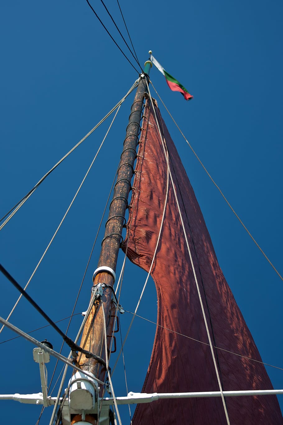 sail, red, red sail, mast, rigging, old thames barge, mast head flag HD wallpaper