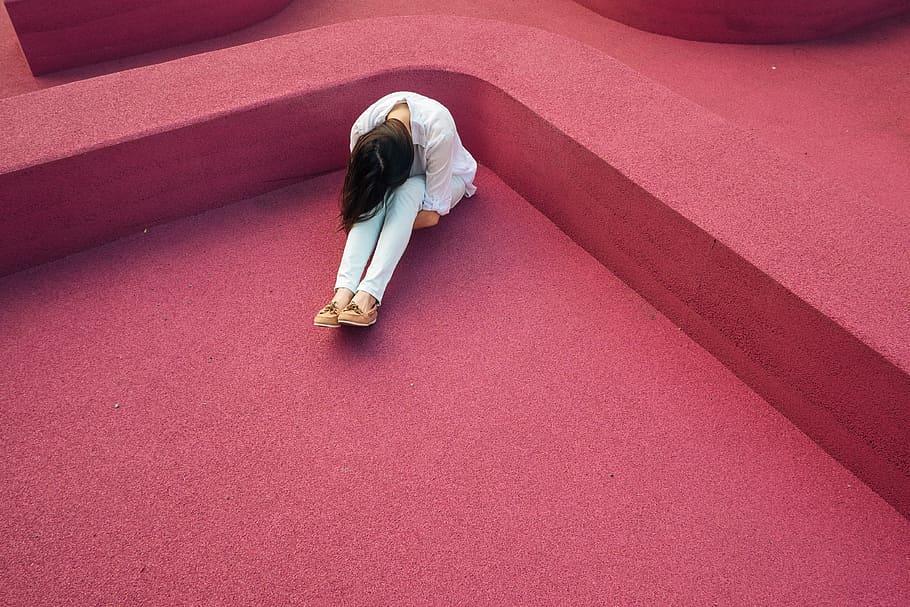 woman sitting on red carpet, girl, upset, sad, depressed, hipster, HD wallpaper