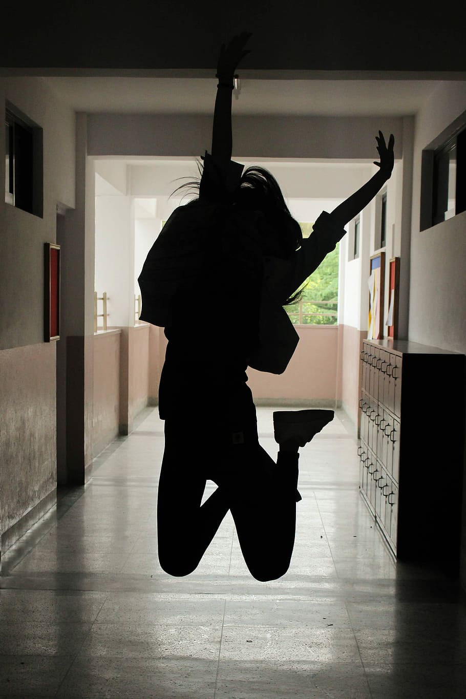 silhoeutte of woman making a jump shot, silhouette of woman jumping HD wallpaper