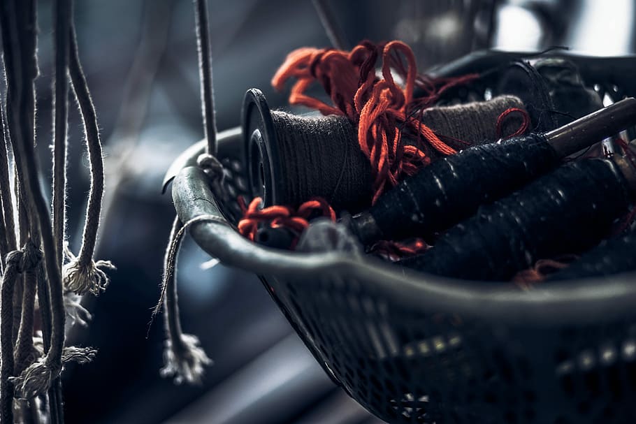 closeup photo of rope on basket, tools on black hanging basket HD wallpaper