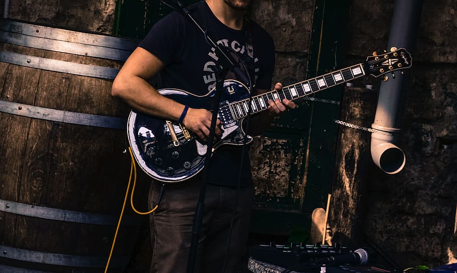 man playing guitar standing near barrel, guitar player, street, HD wallpaper