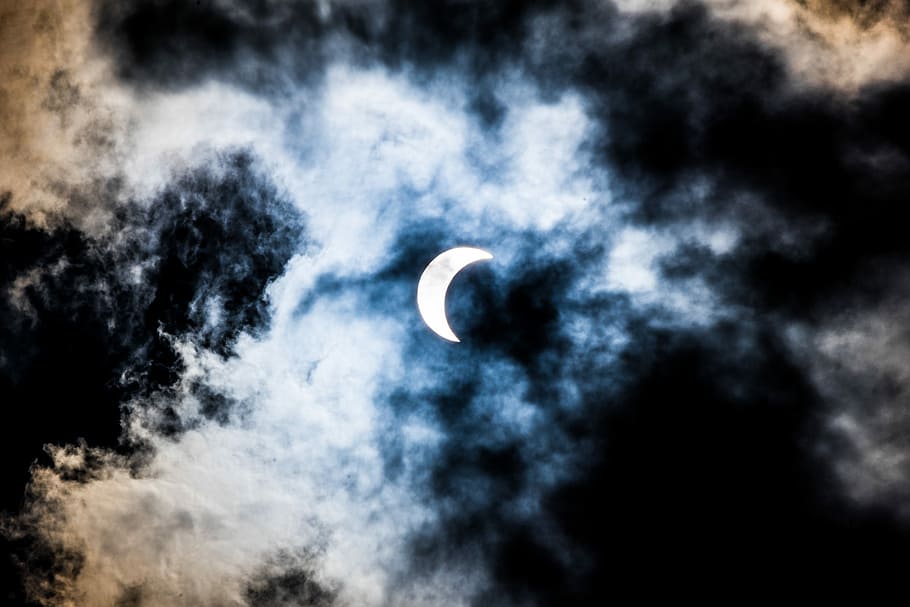 Eclipse, crescent moon during cloudy sky, dark, night, cloud - sky HD wallpaper