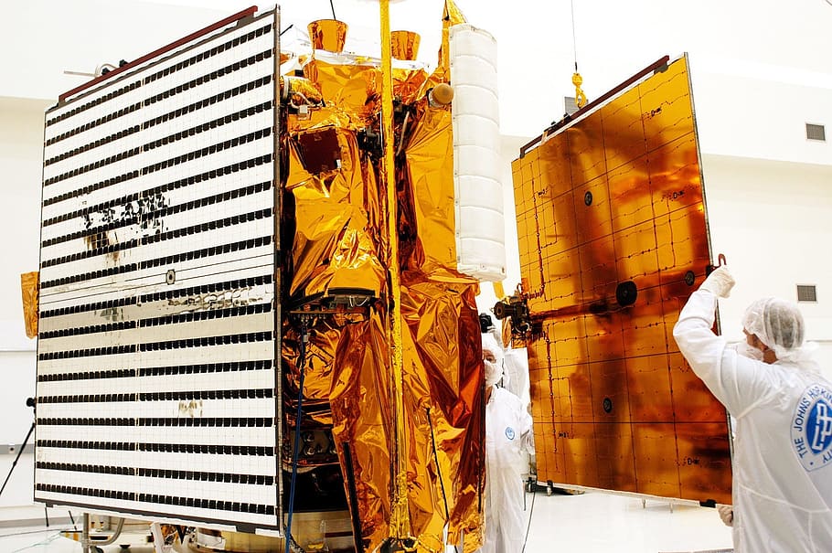 Solar Panels, Spacecraft, Technicians, installation, messenger HD wallpaper