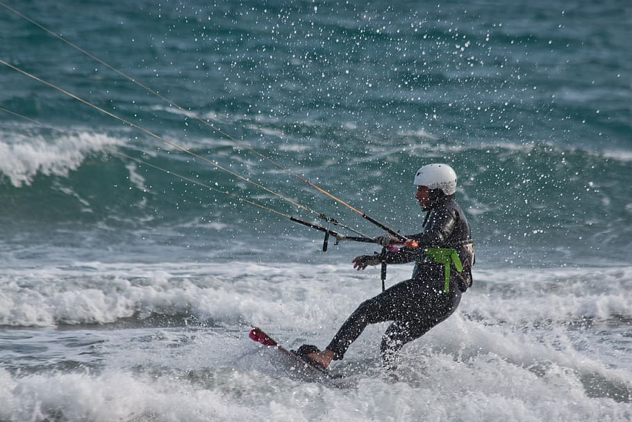 man surfing on ocean, kitesurfer, kite surfing, kiters, kitesurfing, HD wallpaper