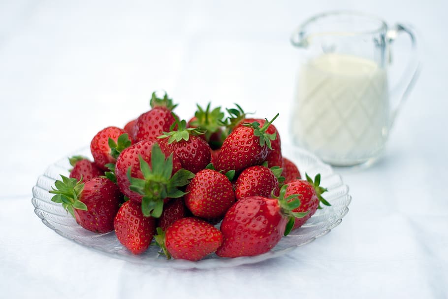 strawberry fruit in clear glass plate, strawberries, dessert, HD wallpaper