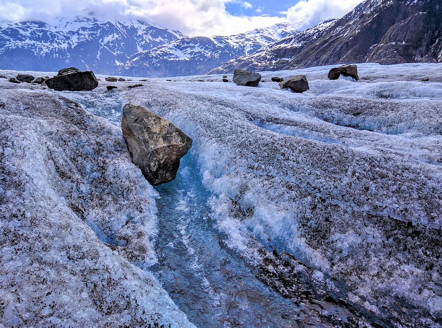 ice glacier with boulder on top near mountains, photo of glacier near mountain HD wallpaper