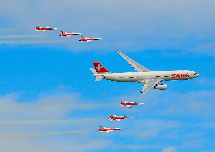 Airbus et patrouille Suisse, Swiss passenger plane convoyed with jets, HD wallpaper