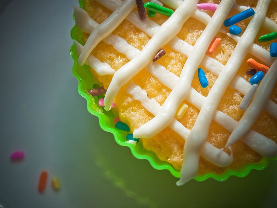 close-up photo of cupcake, sweet, food, food and drink, indulgence HD wallpaper