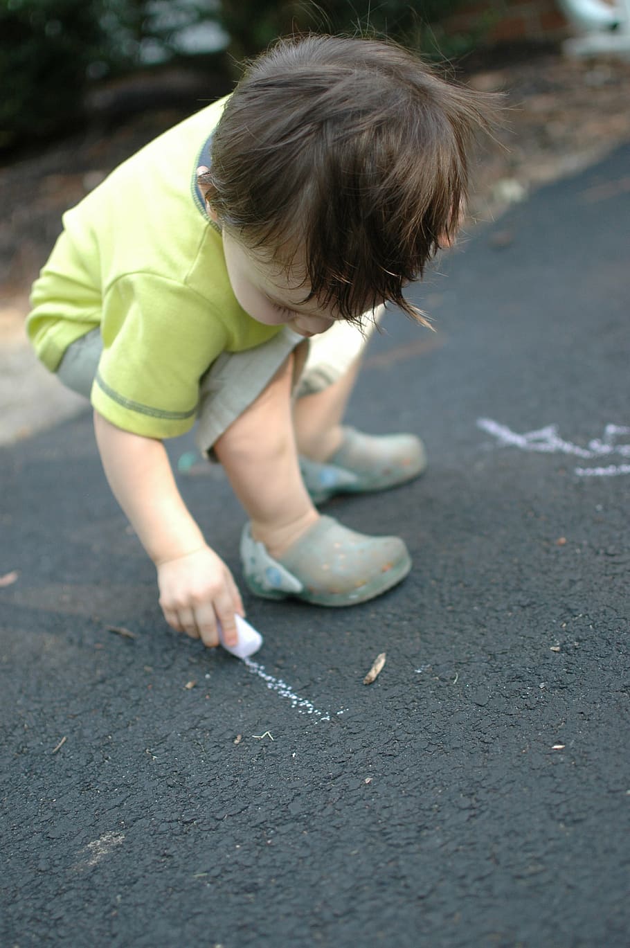 boy, drawing, toddler, chalk, child, outdoors, one Person, people HD wallpaper